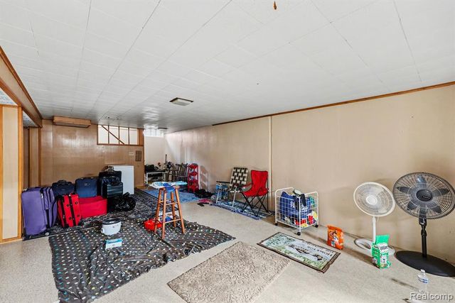 30955 Iroquois Drive, Warren, MI 48088