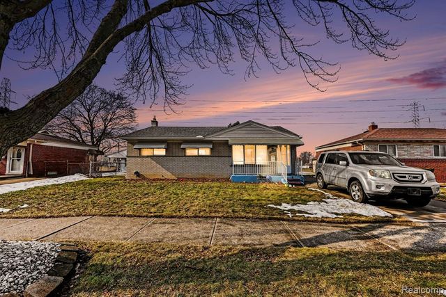 30955 Iroquois Drive, Warren, MI 48088