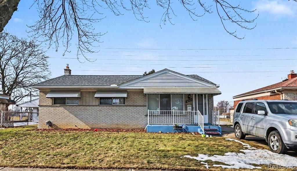 30955 Iroquois Drive, Warren, MI 48088