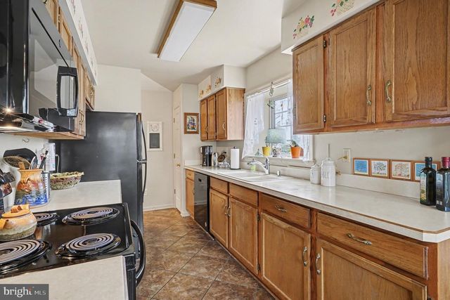 1706 COVENTRY POINTE LN, Pottstown, PA 19465