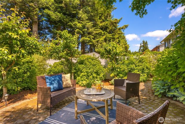 11117 157th Avenue NE, Redmond, WA 98052