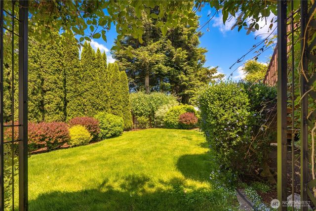 11117 157th Avenue NE, Redmond, WA 98052