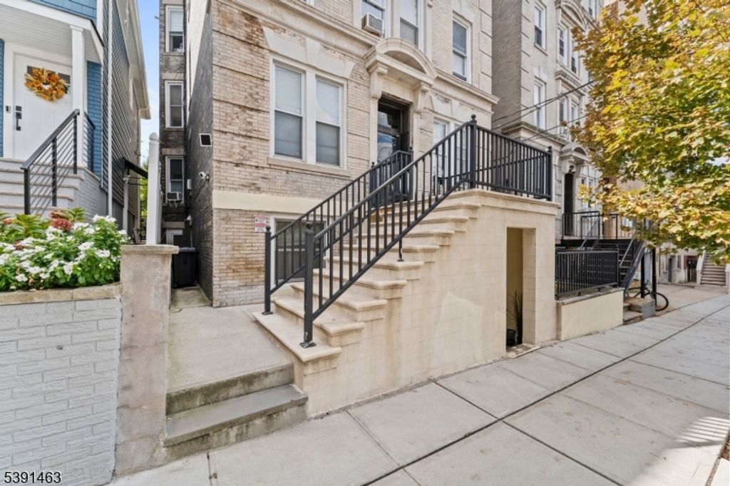 47 47th St 9, Weehawken Twp., NJ 07086