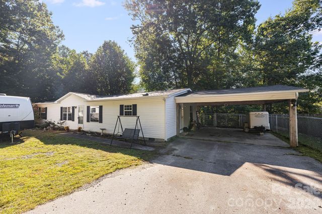 96 Fallswood Court, Hendersonville, NC 28739