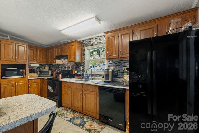 96 Fallswood Court, Hendersonville, NC 28739