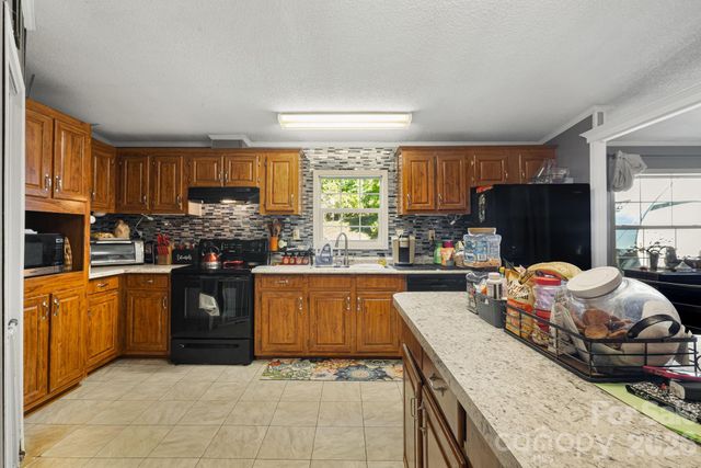 96 Fallswood Court, Hendersonville, NC 28739