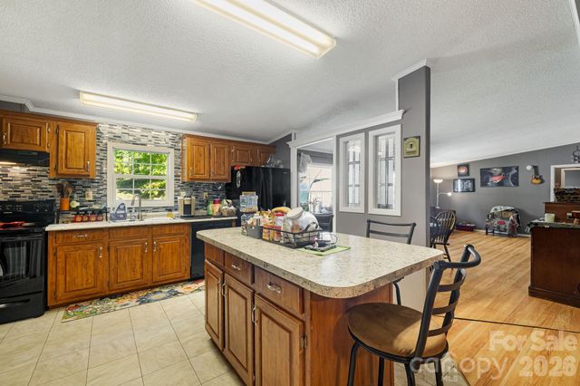96 Fallswood Court, Hendersonville, NC 28739
