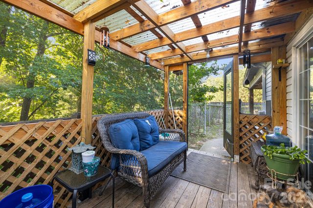 96 Fallswood Court, Hendersonville, NC 28739