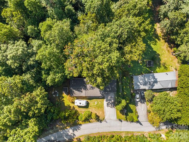 96 Fallswood Court, Hendersonville, NC 28739