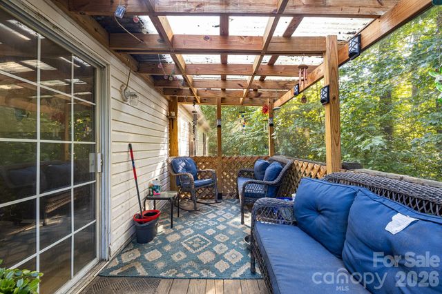 96 Fallswood Court, Hendersonville, NC 28739