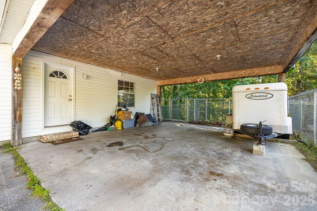 96 Fallswood Court, Hendersonville, NC 28739
