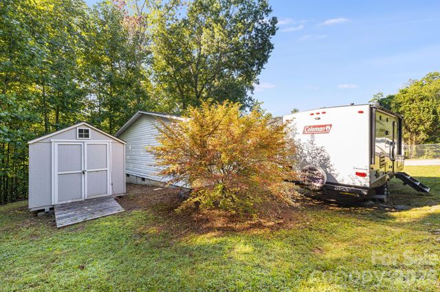 96 Fallswood Court, Hendersonville, NC 28739