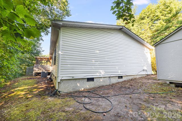 96 Fallswood Court, Hendersonville, NC 28739