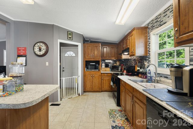 96 Fallswood Court, Hendersonville, NC 28739