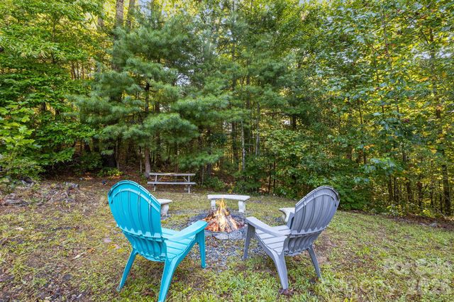 96 Fallswood Court, Hendersonville, NC 28739