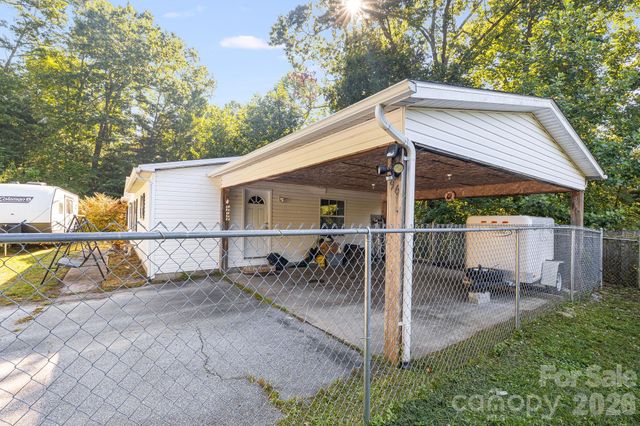96 Fallswood Court, Hendersonville, NC 28739