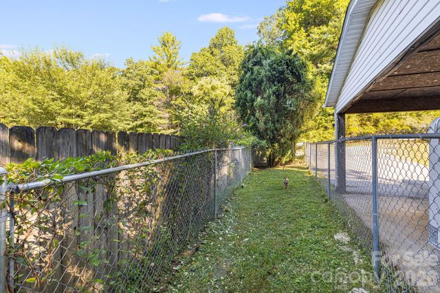 96 Fallswood Court, Hendersonville, NC 28739