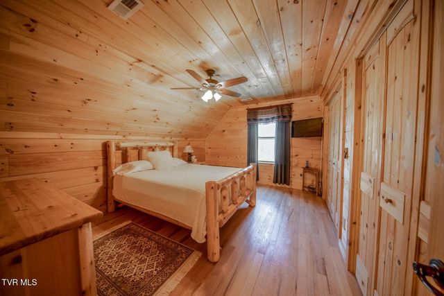 718 Rocky Flats Rd, Cosby, TN 37722