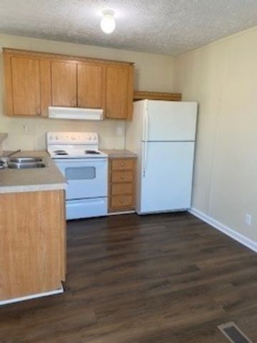 617 Kerri Ln, Oak Grove, KY 42262