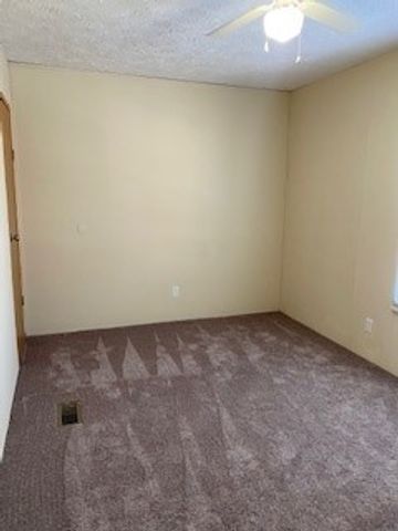 617 Kerri Ln, Oak Grove, KY 42262