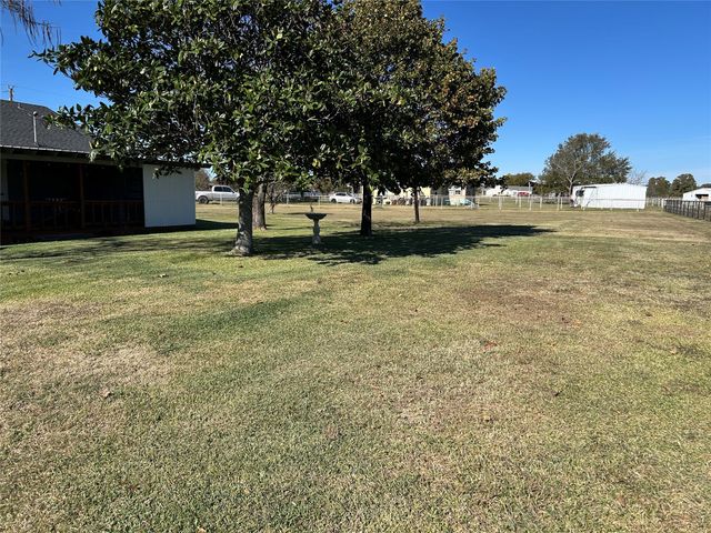 9885 Silver Creek Drive, Scurry, TX 75158