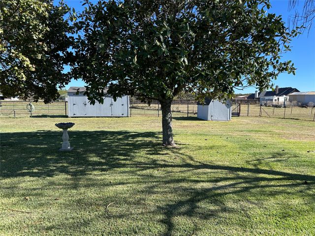 9885 Silver Creek Drive, Scurry, TX 75158