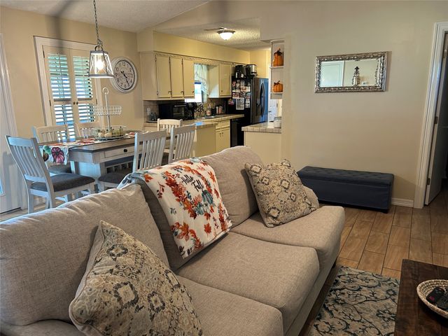 9885 Silver Creek Drive, Scurry, TX 75158