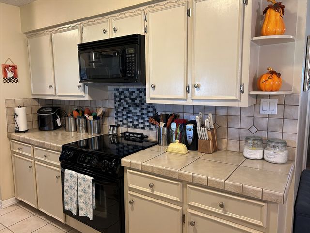 9885 Silver Creek Drive, Scurry, TX 75158