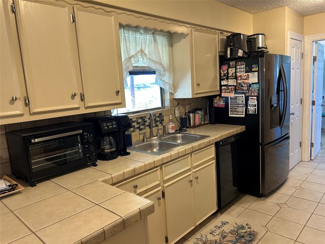 9885 Silver Creek Drive, Scurry, TX 75158