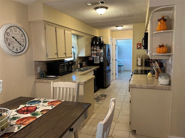 9885 Silver Creek Drive, Scurry, TX 75158