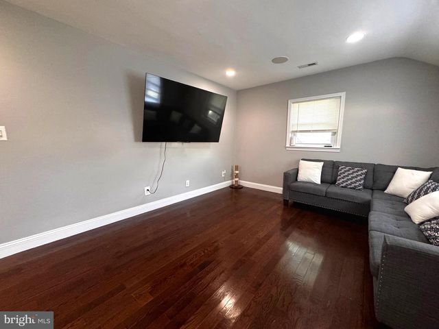 4010 73RD AVE, Hyattsville, MD 20784