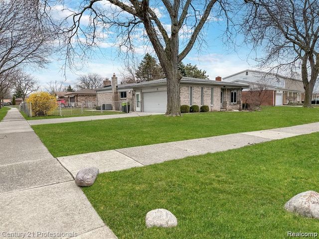 3007 Warrington Drive, Sterling Heights, MI 48310