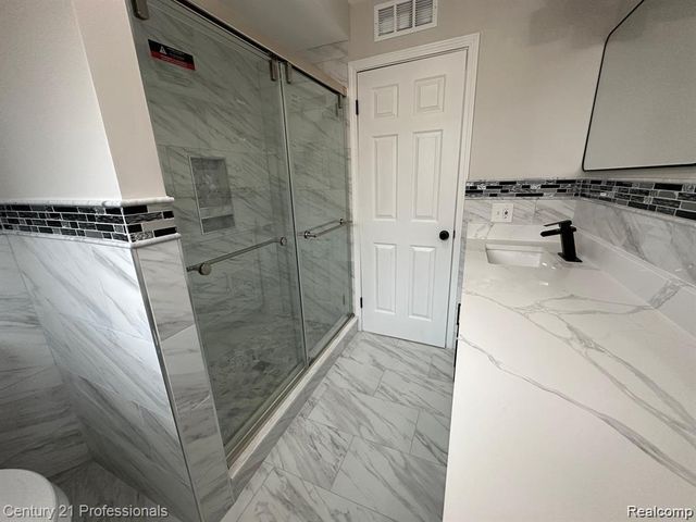 3007 Warrington Drive, Sterling Heights, MI 48310