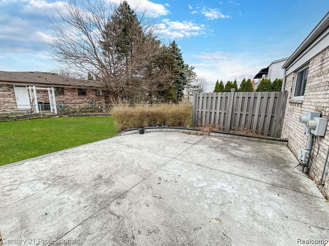 3007 Warrington Drive, Sterling Heights, MI 48310