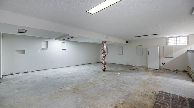 16900 E 49th Terrace S, Independence, MO 64055