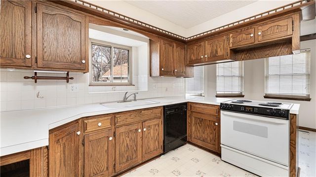 16900 E 49th Terrace S, Independence, MO 64055