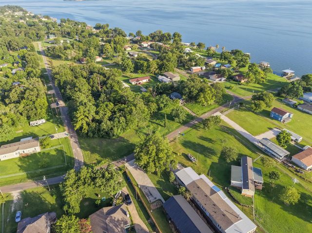 231 Boat Dock Street, Livingston, TX 77351