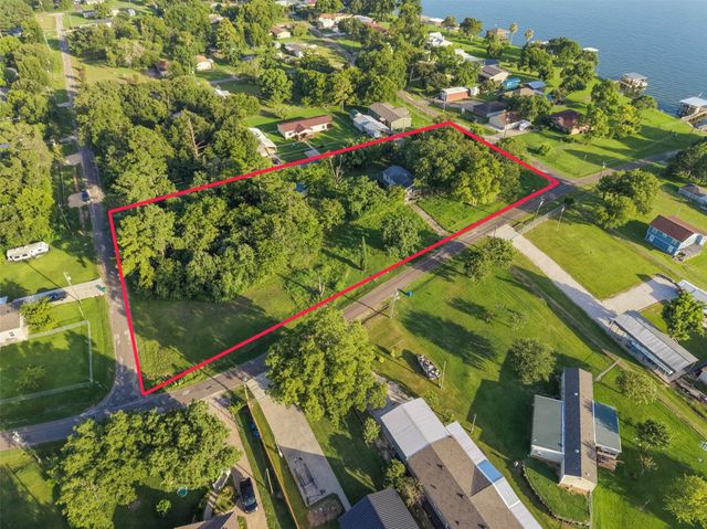231 Boat Dock Street, Livingston, TX 77351