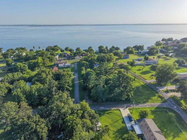 231 Boat Dock Street, Livingston, TX 77351