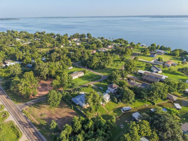 231 Boat Dock Street, Livingston, TX 77351