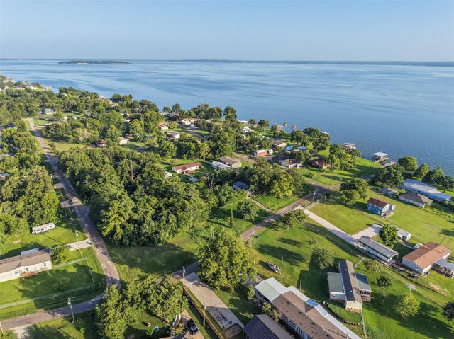 231 Boat Dock Street, Livingston, TX 77351