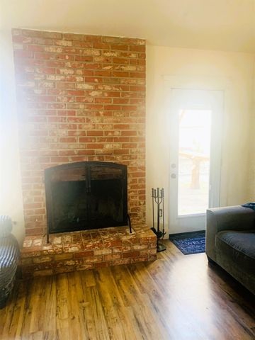 1049 Compass Ln, Manteca, CA 95337