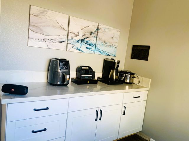 1049 Compass Ln, Manteca, CA 95337