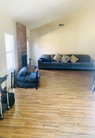 1049 Compass Ln, Manteca, CA 95337