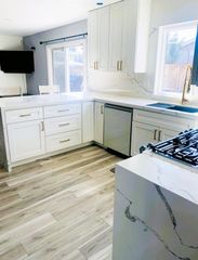 1049 Compass Ln, Manteca, CA 95337