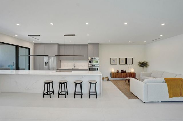 1525 NE 15TH Avenue, Fort Lauderdale, FL 33304