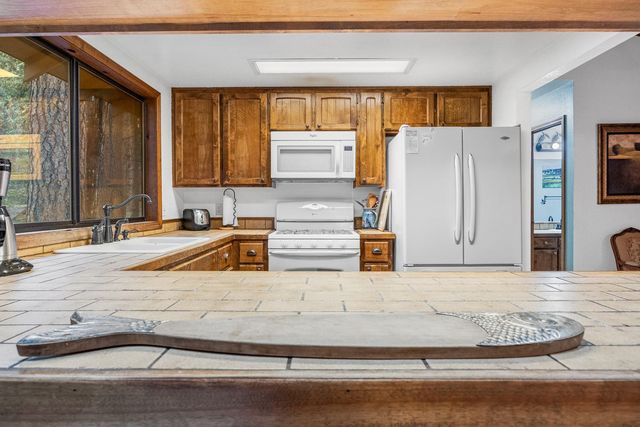 729 Dawyn Dr, Arnold, CA 95223