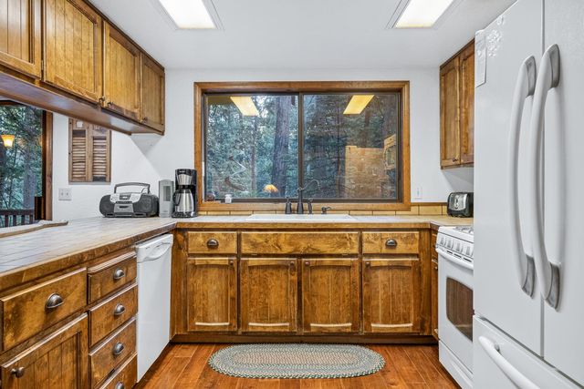 729 Dawyn Dr, Arnold, CA 95223