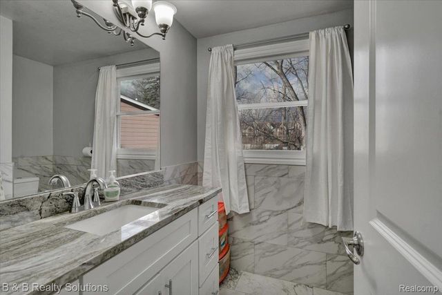 5011 Vincent Trail, Shelby Charter Township, MI 48316