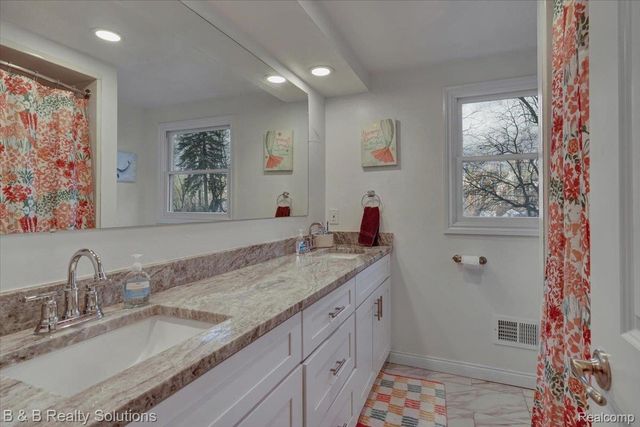 5011 Vincent Trail, Shelby Charter Township, MI 48316